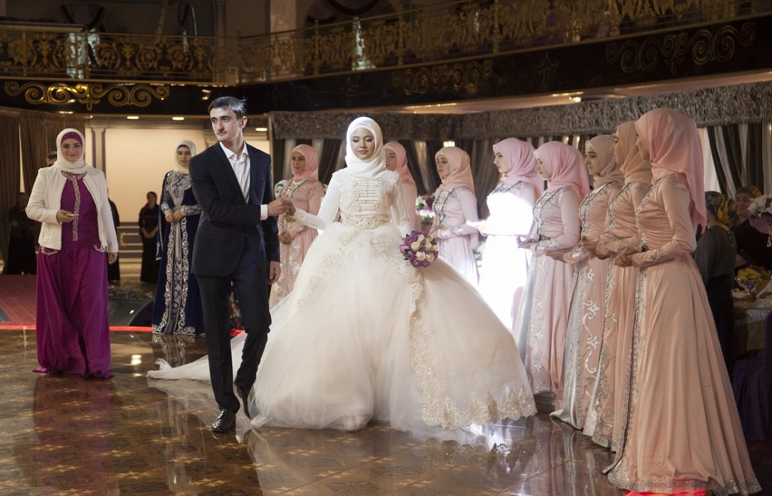 В Чечне из-за коронавируса запретили массовые свадьбы и похороны