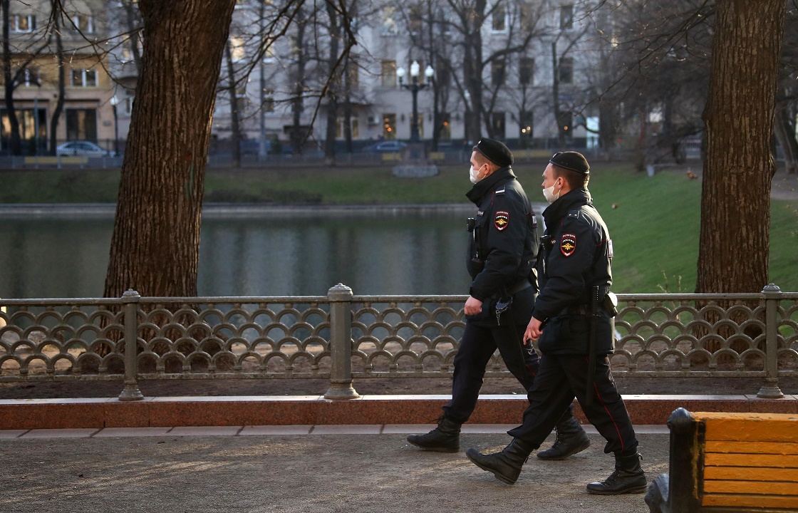 В Астрахани оштрафовали родителей, отпустивших детей гулять во время коронавируса