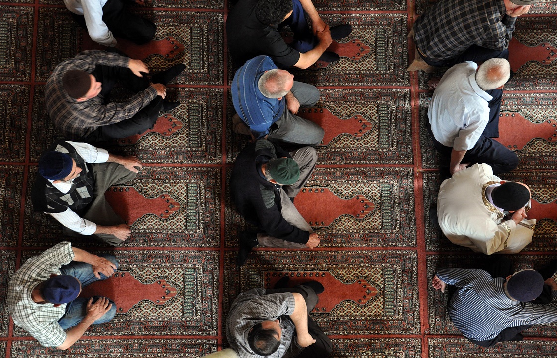  Коронавирусу вопреки: мусульмане пришли на пятничную молитву в Буйнакске