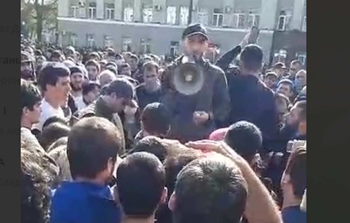 «Мы за правду!» - во Владикавказе начались столкновения митингующих с полицией