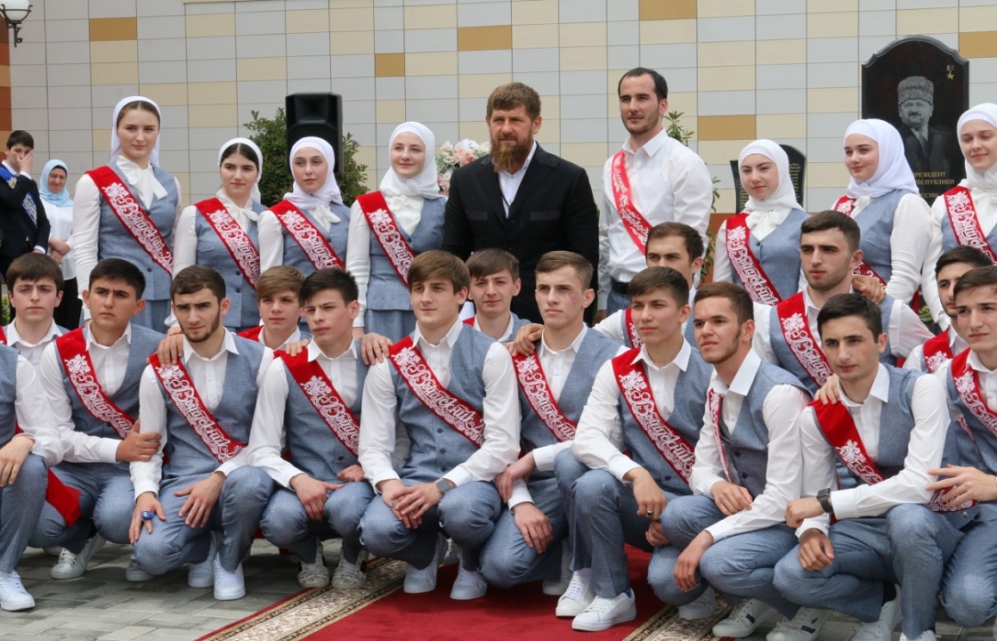 В Чечне отменили последние звонки