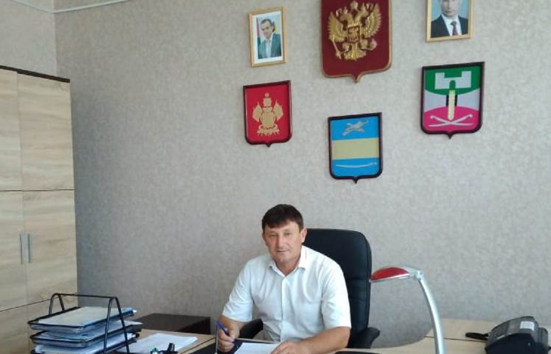  Глава поселения на Кубани лишился работы из-за родни и бензина
