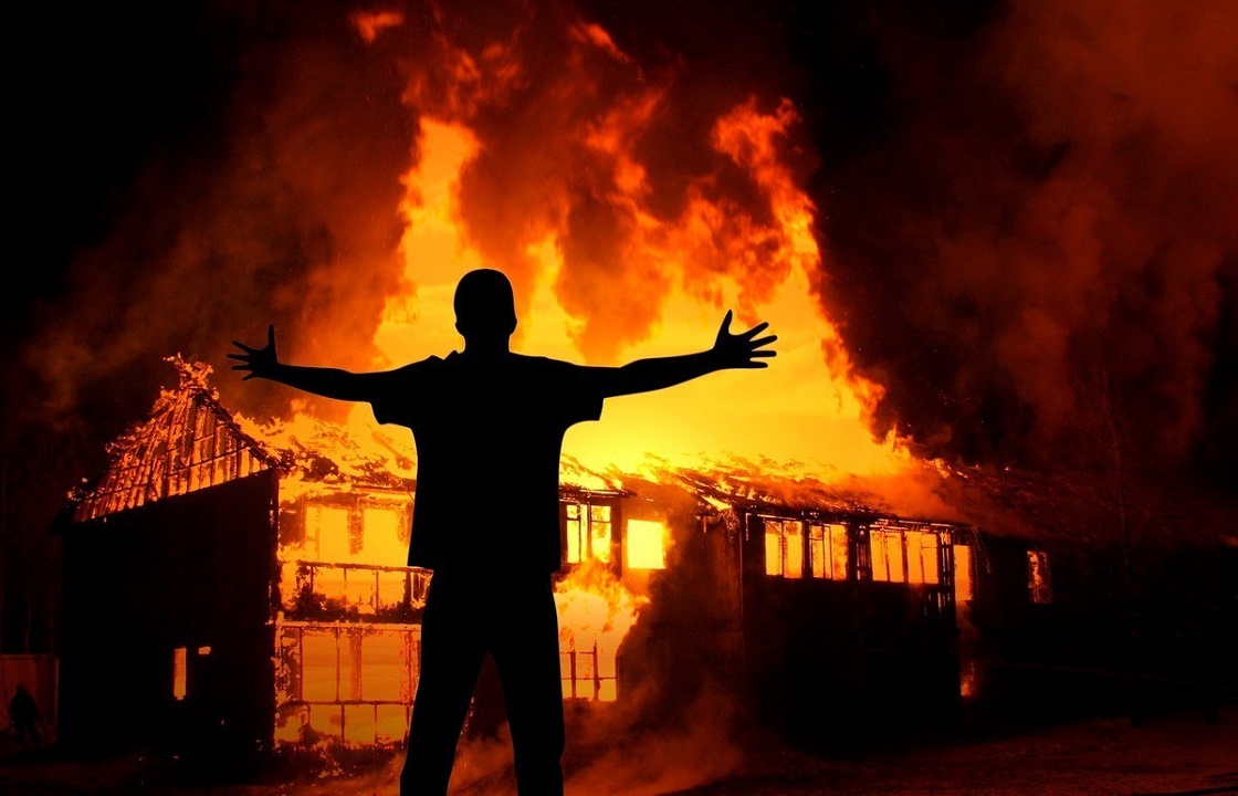Житель Кубани сжег дом из ревности