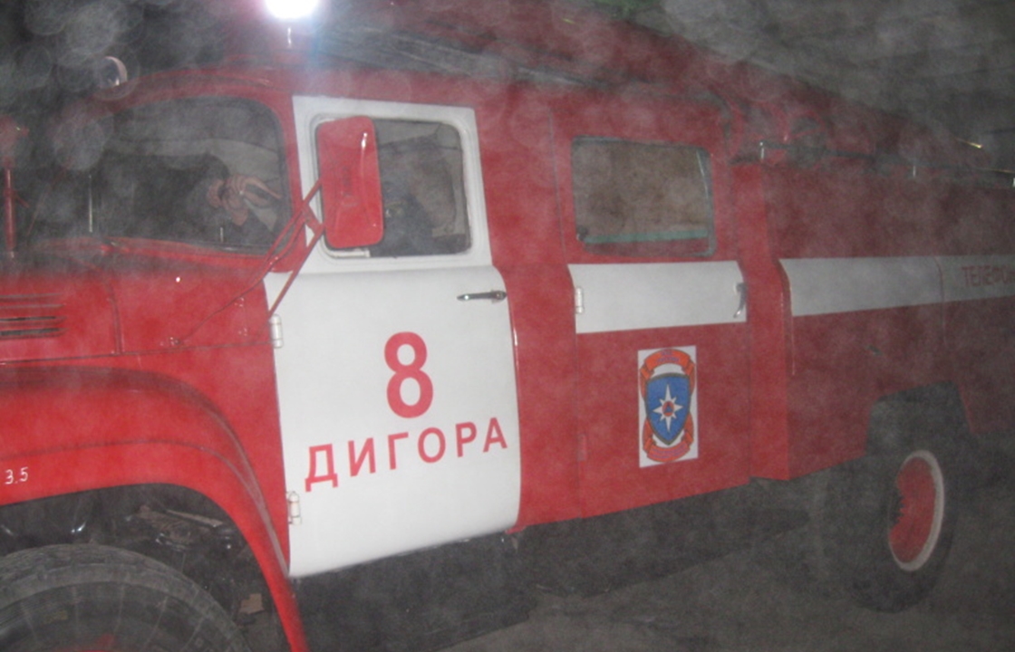 Пожарные Северной Осетии потушили ночное возгорание