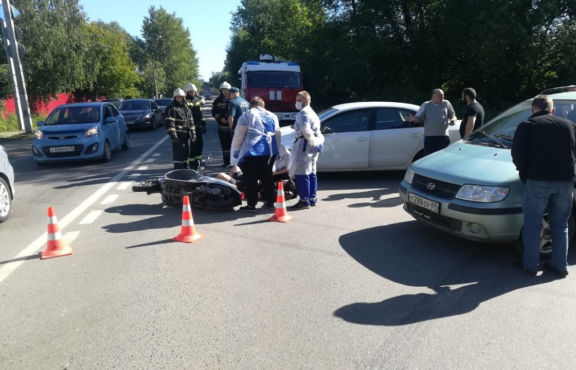 Полицейский из Крыма сбил на встречной полосе водителя мопеда