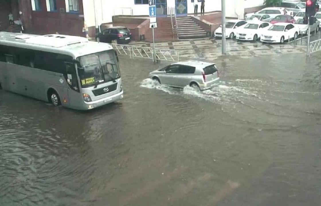 Половина месячной нормы дождя выпала в Краснодаре за два часа