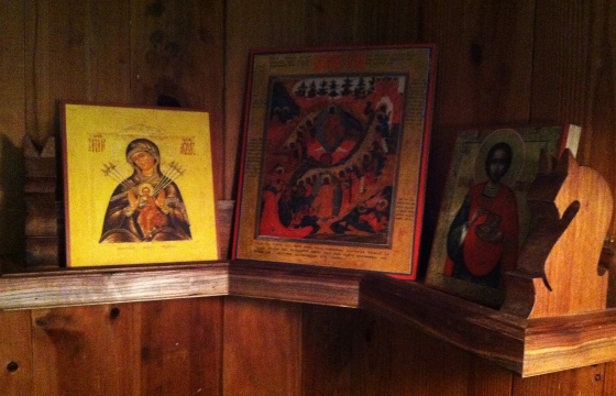 Старинные иконы украли у жительницы Карачаево-Черкесии