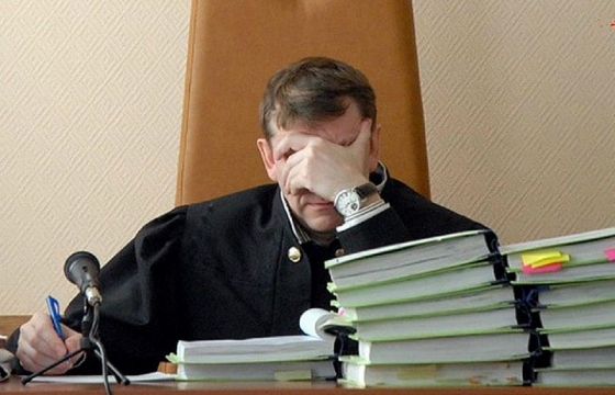 Судья на Кубани за взятку в млн рублей вынес незаконное решение