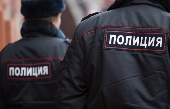 Полицейские из Крыма попались на взятке от перевозчика спирта