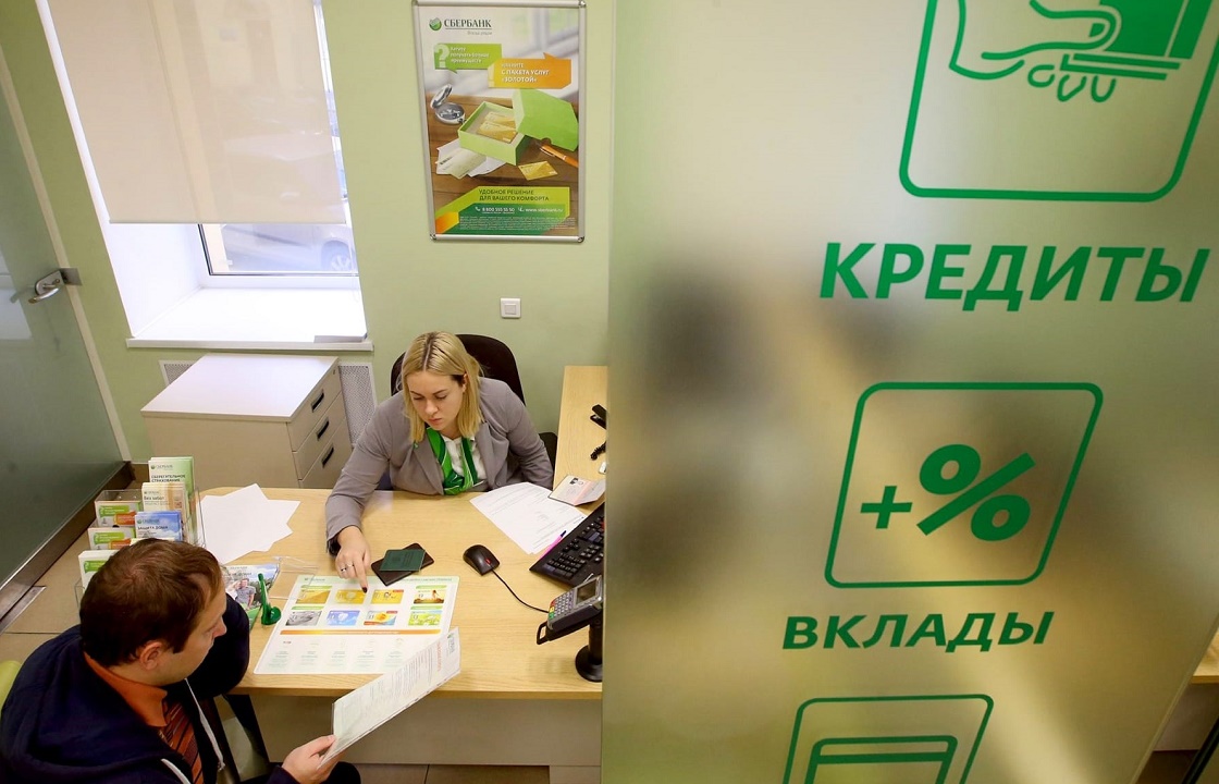 Менеджер банка из Астрахани украла деньги клиентов, навязывая им страховку