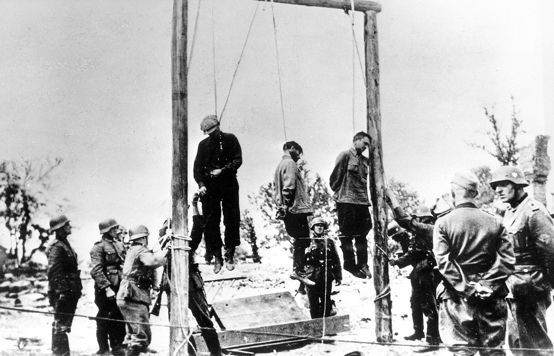  Волгоградские следователи раскопали братскую могилу, чтобы расследовать Холокост