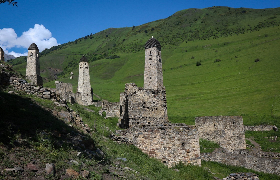 За разгромленную башню XV века житель Ингушетии приговорен к обязательным работам