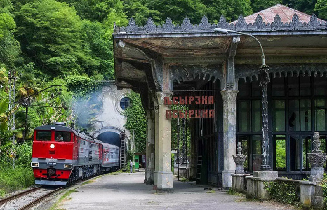 Туристические поезда в Абхазию запустят с 7 августа