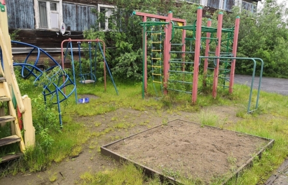 Жительница Кубани пожаловалась на опасную детскую площадку и получила ответ, когда ее отремонтируют