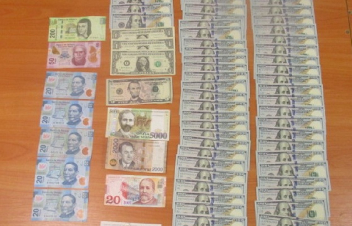 Доллары, драмы, лари, лиры и песо: пассажир «Платова» задержан с крупной суммой валюты