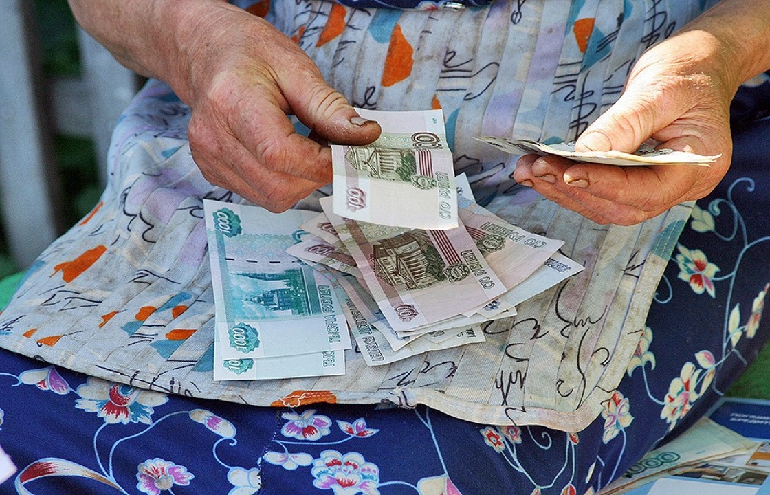 Мошенница обменяла сбережения волгоградских пенсионеров на купюры Банка приколов