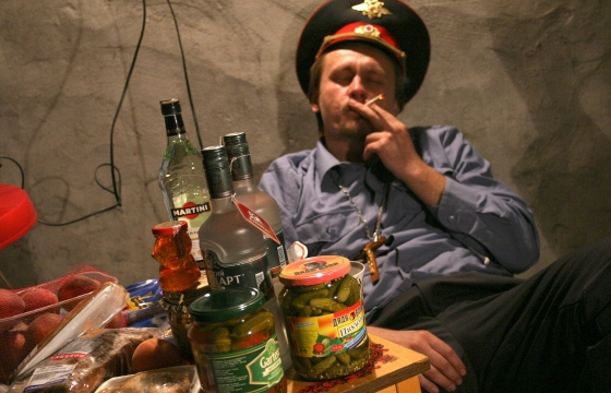 Бравший взятки поддельным алкоголем полицейский из Калмыкии остался на свободе