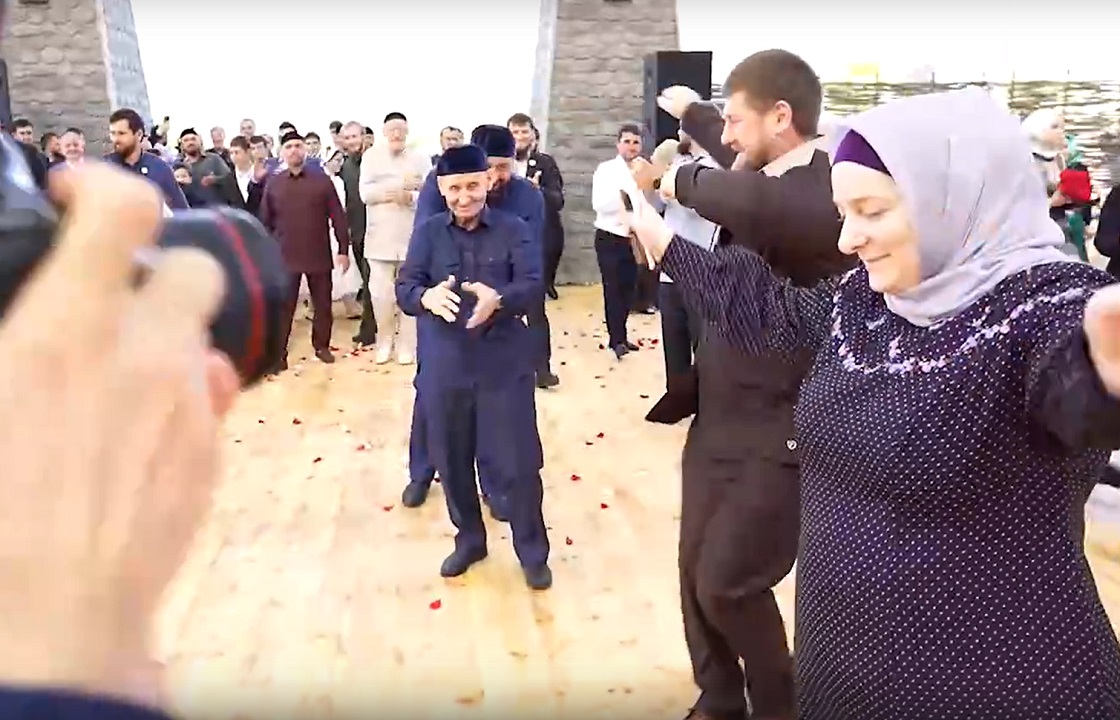 Закон не для них: племянник Кадырова провел массовую свадьбу без масок