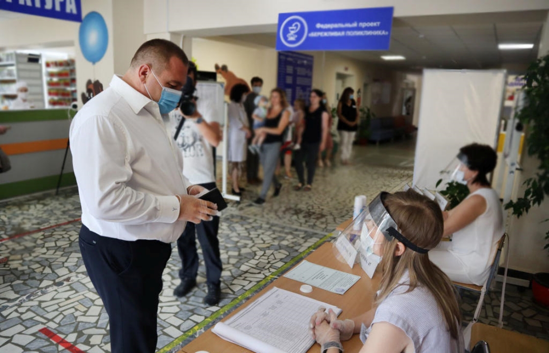 Артур Колесников: На участках созданы все условия для безопасного голосования