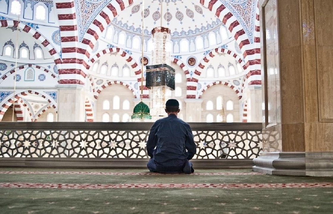 Жителя Хасавюрта обворовали во время молитвы в мечети