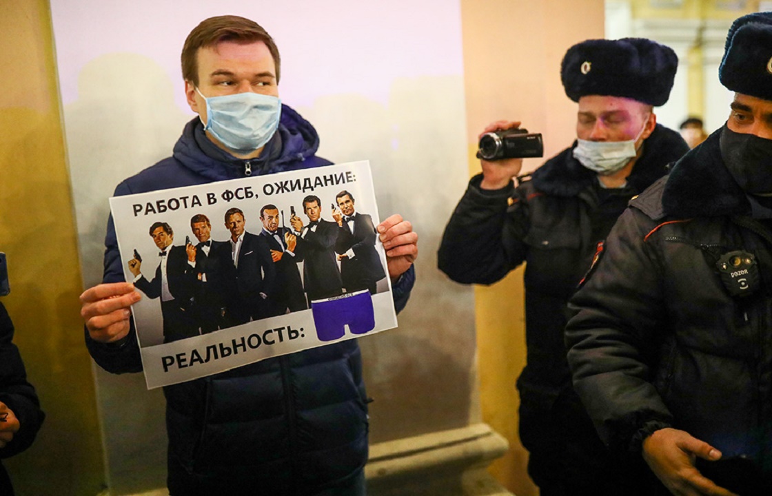 Грозев: попавшие в расследование Навального сотрудники ФСБ летали в Чечню