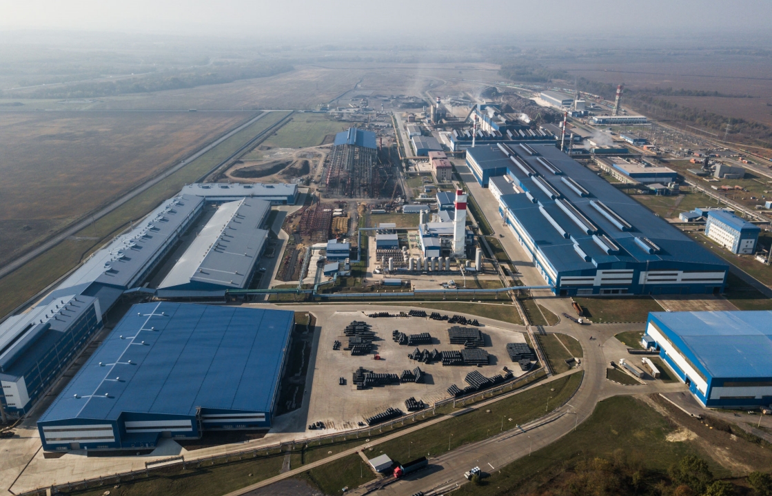 Депутат Госдумы обсудил с рабочими металлургического завода важность сохранения экологии