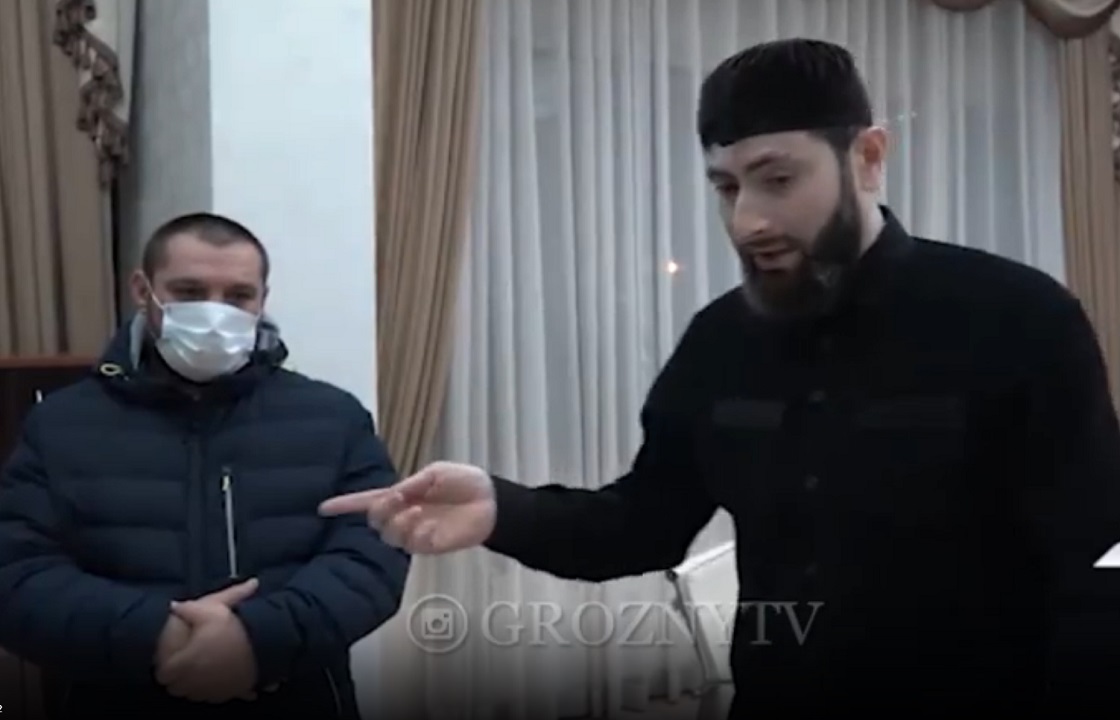 Шестерых чеченцев публично отчитали за обращение к целительнице