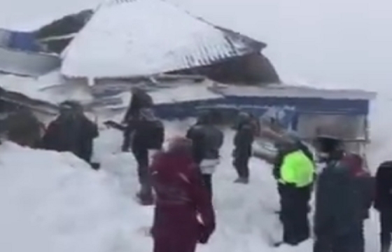 170 спасателей задействованы на месте схода лавины в Домбае