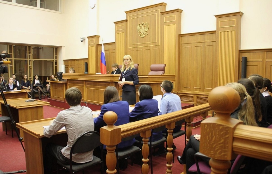 Адвокат-«решала» из Волгограда получил четыре года колонии