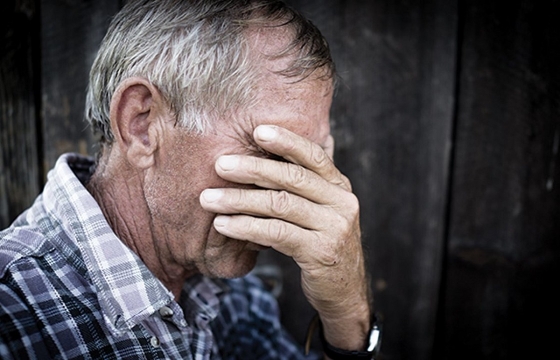 Житель Ставрополья из-за замечания перерезал лицо 89-летнему отцу