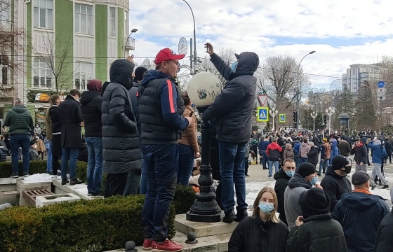 Краснодарский врач рассказал о возможных последствиях посещения митингов