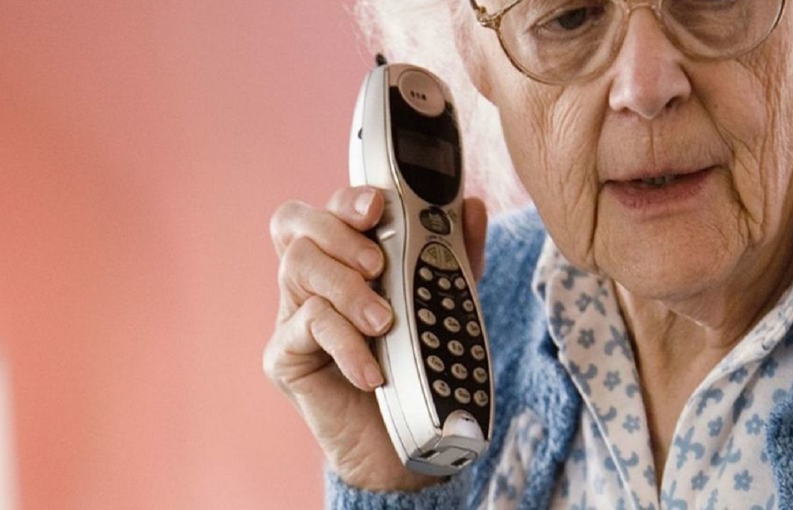 Ответив на телефонный звонок, пенсионерка из Астрахани лишилась 1,5 млн рублей