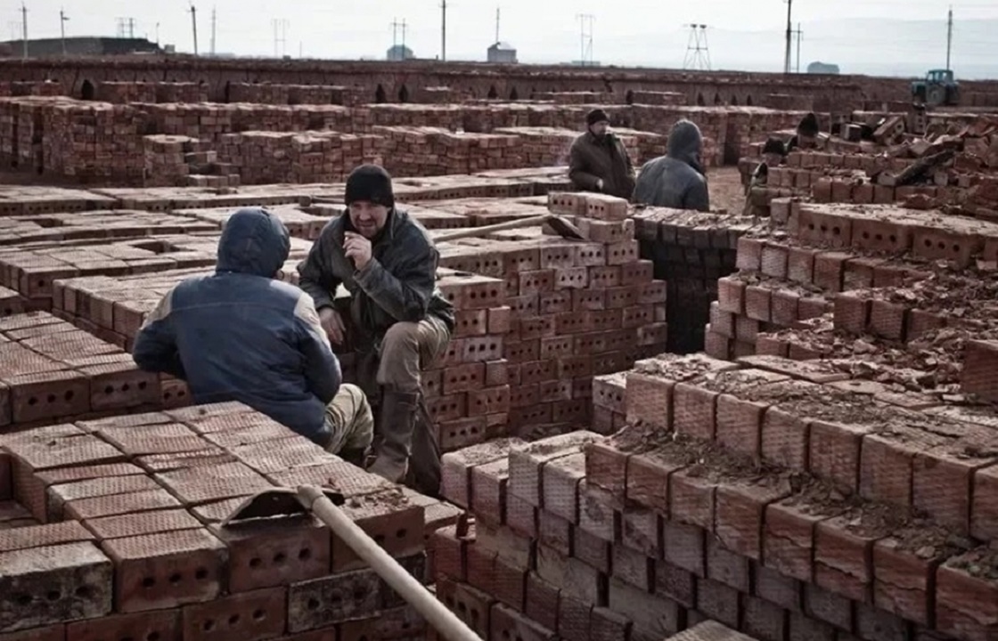 Житель Подмосковья оказался рабом на кирпичном заводе Каспийска