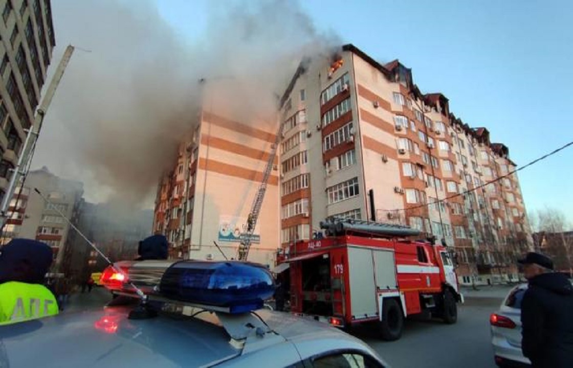 Губернатор Кубани пообещал помощь жителям горящего дома в Анапе. Видео