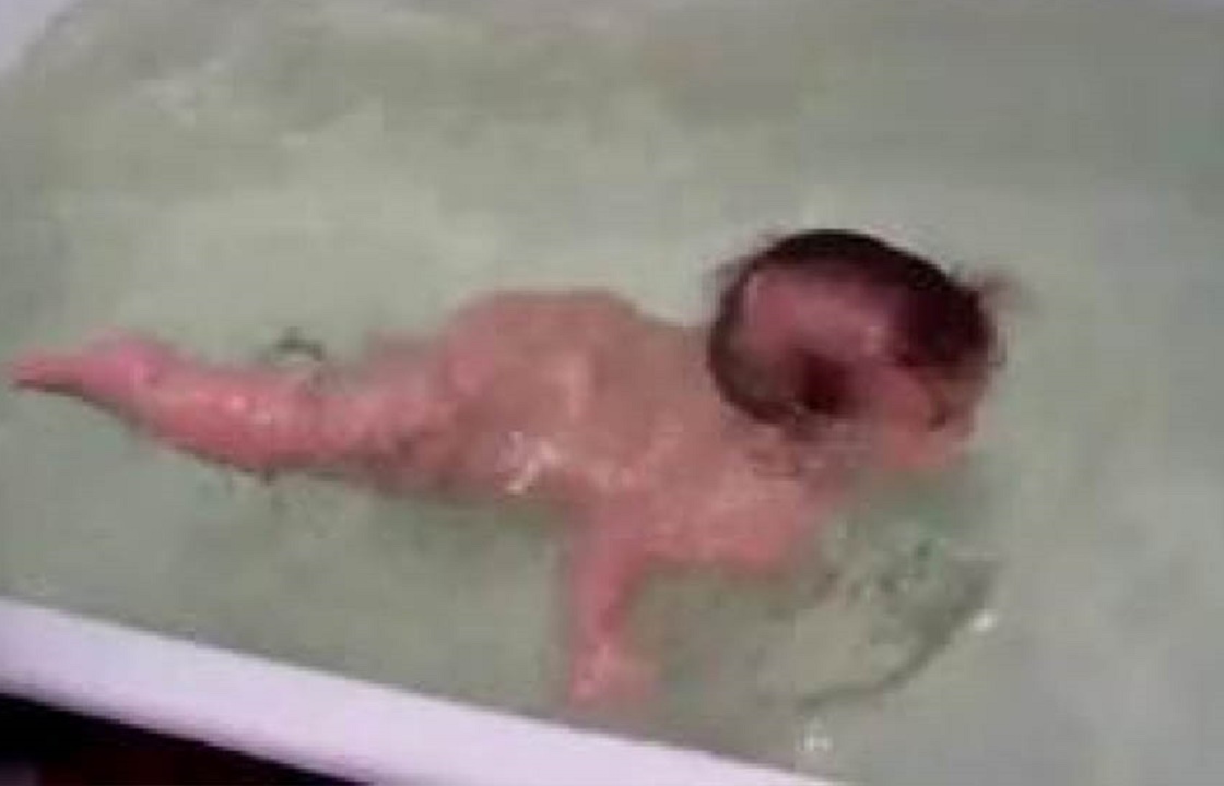 Спасти утонувшего ребенка. Ребенок захлебнулся в ванной.