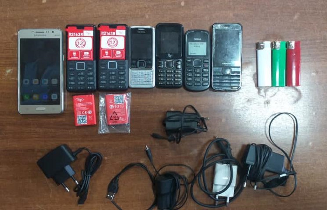 Телефоны и зарядки пытались завезти в колонию Армавира