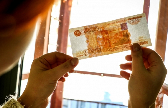 Мать и дочь из Волгограда сбывали фальшивые деньги на рынках