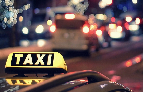 Не заплативший за проезд пассажир из Черкесска украл у таксиста телефон