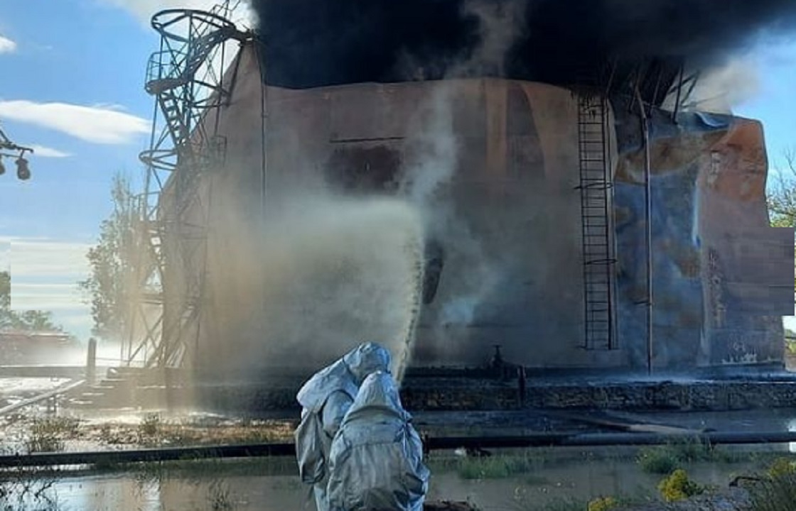Пожар на нефтебазе в Махачкале потушен. Фото