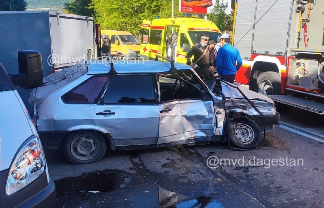Гонявшие по трассе подростки из Дагестана погибли в ДТП с грузовиком
