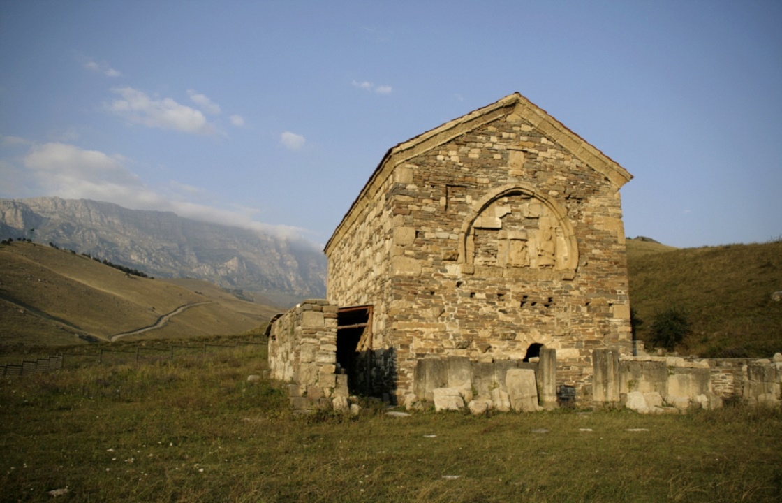 В Ингушетии после землетрясения пострадал 1300-летний храм
