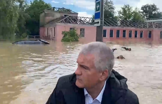 Аксенов прибыл в затонувшую Керчь. Видео