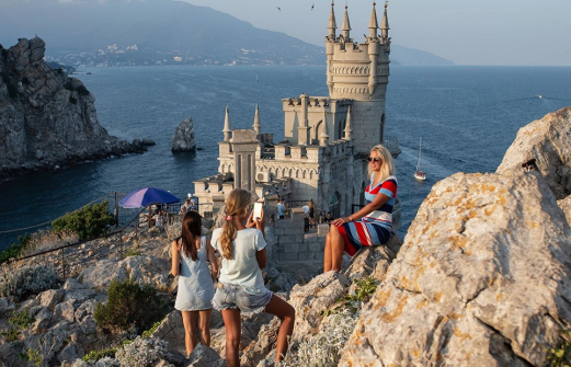 Туристический сезон в Крыму могут свернуть из-за ковида