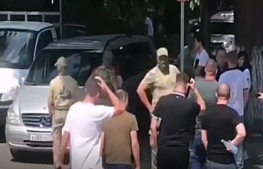Сразу четверо полицейских задержаны в Геленджике. Видео