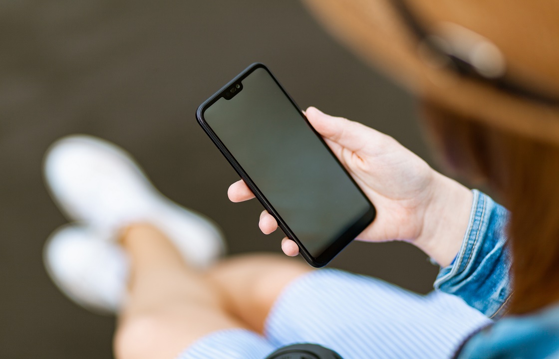 Пациент из Астрахани украл у медика смартфон и сбежал, услышав звонок