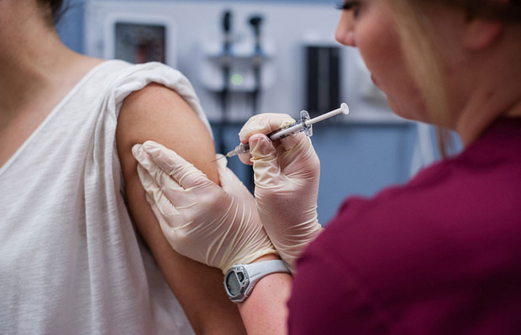 Работники волгоградской больницы торговали сертификатами о вакцинации