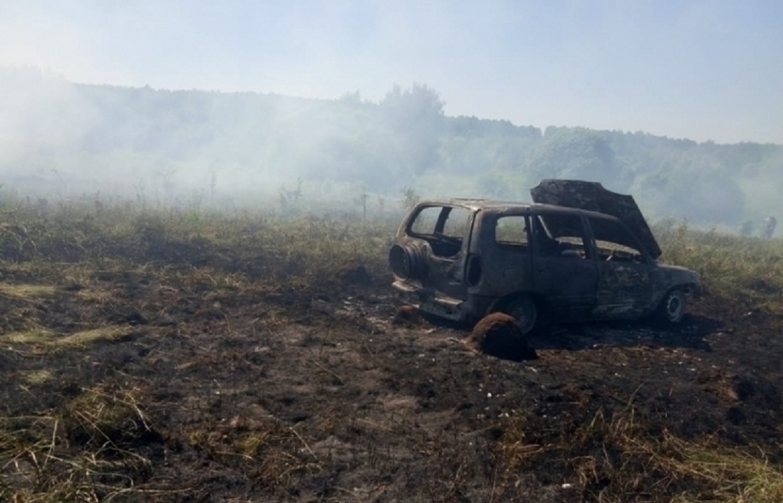 Волгоградец сжег служебную машину в поле и заявил о ее угоне
