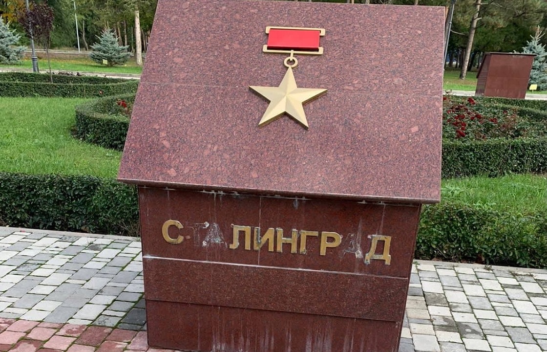 В Пятигорске ищут вандалов, оторвавших группы слову «Сталинград»