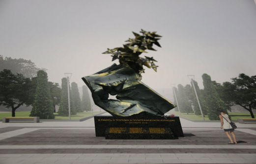 Мемориал расстрелянным в политехническом колледже открыли в Керчи. Видео