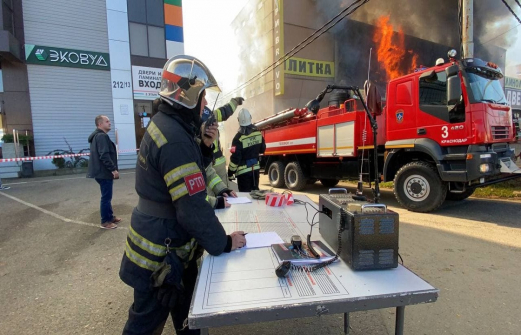 Пожарные локализовали крупное возгорание павильонов в Краснодаре. Видео